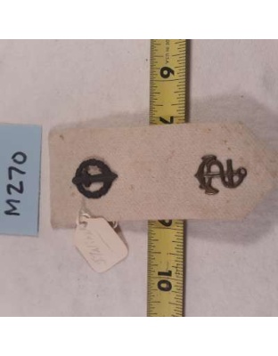 Military metals/Pins - Lot of 2 pins on 1 shoulder patch